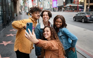 Cleanup pictures example removing people object with AI