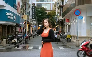 filterable-carousel-imagespeople-3-button